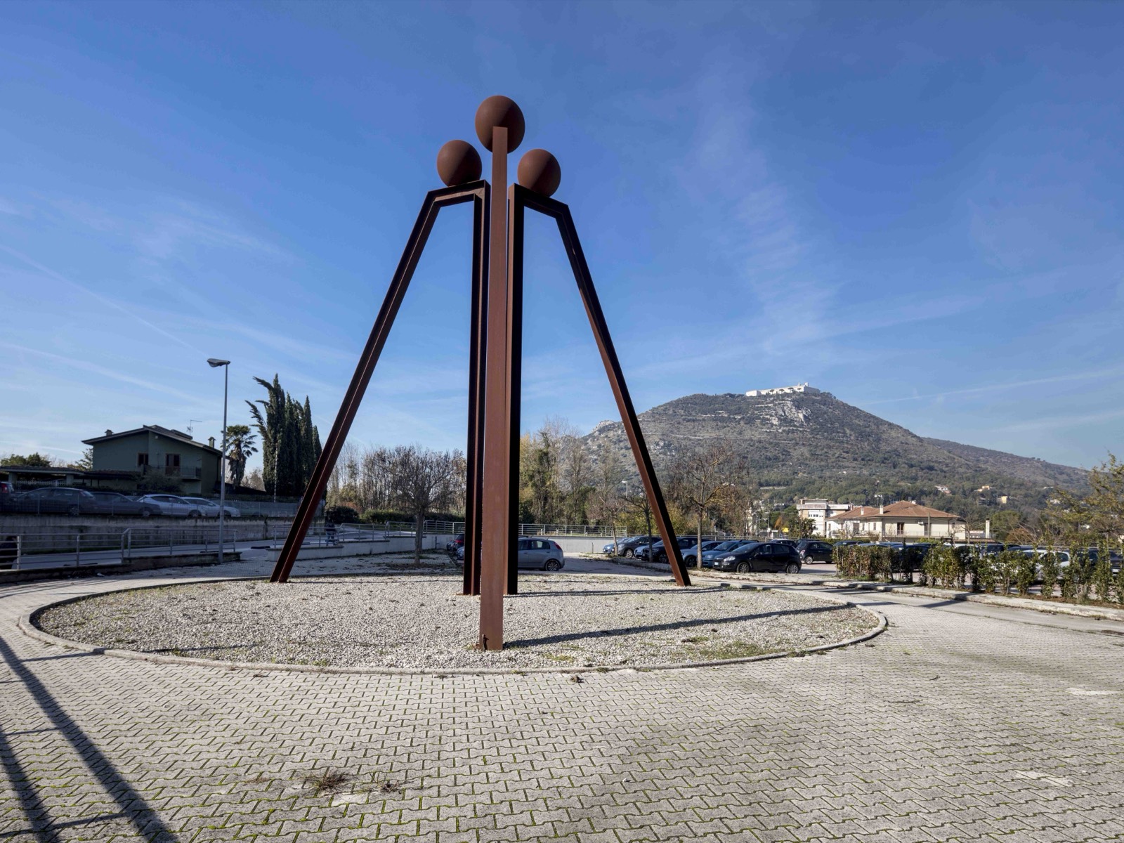 Eliseo Mattiacci, Tre sfere — dettaglio — © laboratorio Museo Facile / DLF UNICAS