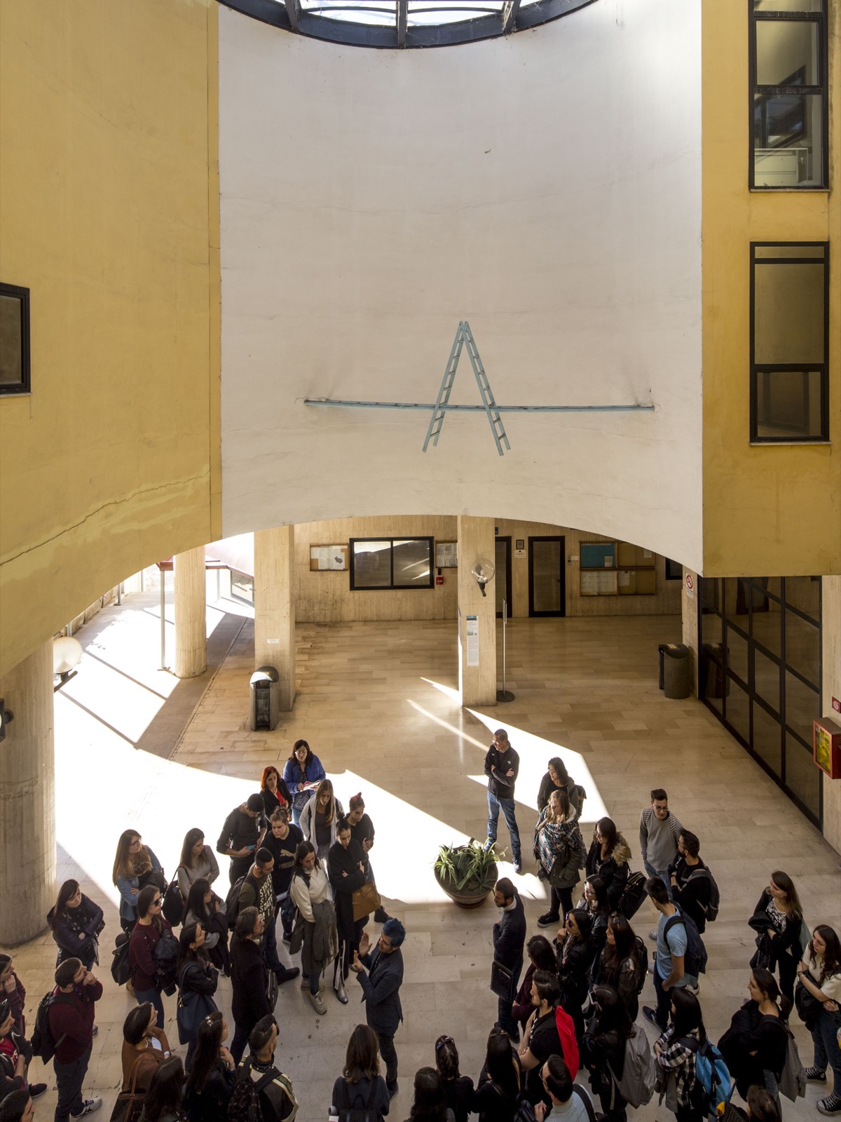 Renato Ranaldi, Attraversare. Scala Celeste (1999) — Ingegneria, atrio — © laboratorio Museo Facile / DLF UNICAS