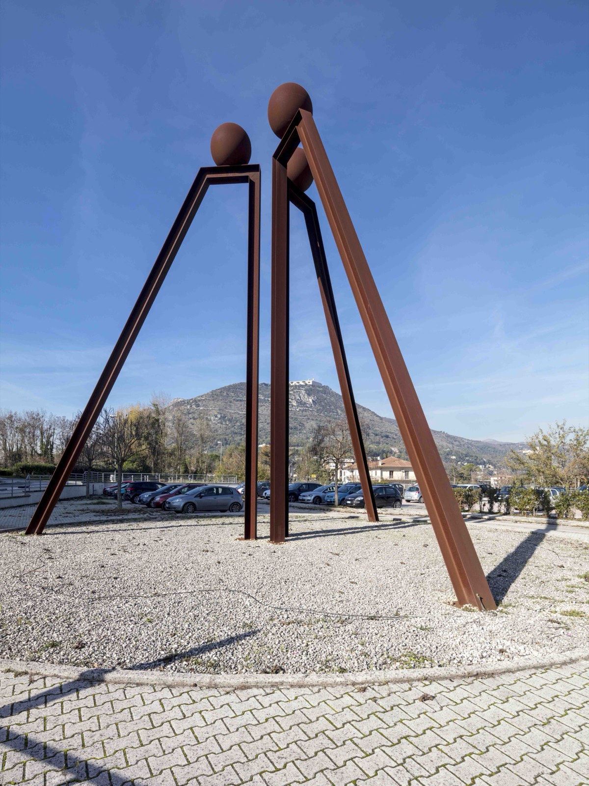 Eliseo Mattiacci, Tre sfere — vista d'insieme — © laboratorio Museo Facile / DLF UNICAS